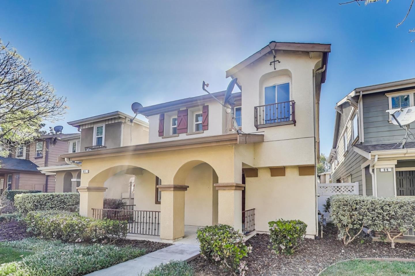 Detail Gallery Image 3 of 28 For 95 Olmsted Ct, Pittsburg,  CA 94565 - 5 Beds | 3 Baths