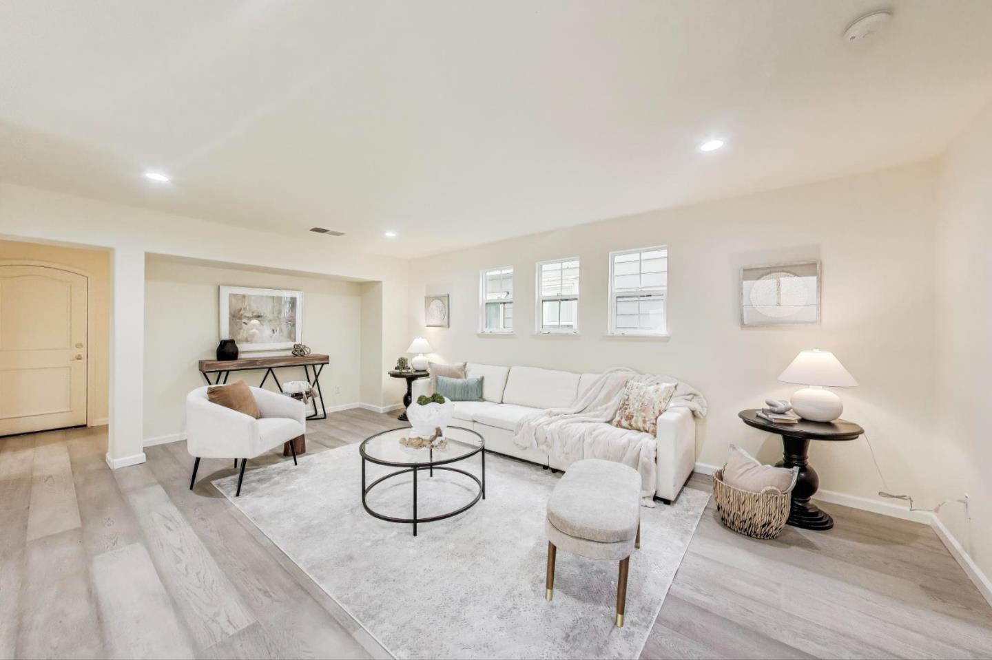 Detail Gallery Image 5 of 28 For 95 Olmsted Ct, Pittsburg,  CA 94565 - 5 Beds | 3 Baths