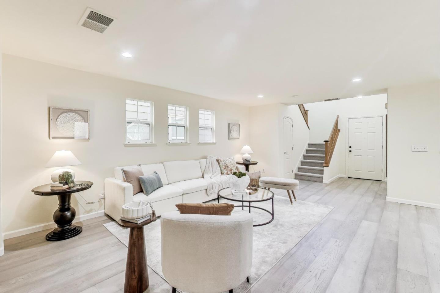 Detail Gallery Image 6 of 28 For 95 Olmsted Ct, Pittsburg,  CA 94565 - 5 Beds | 3 Baths