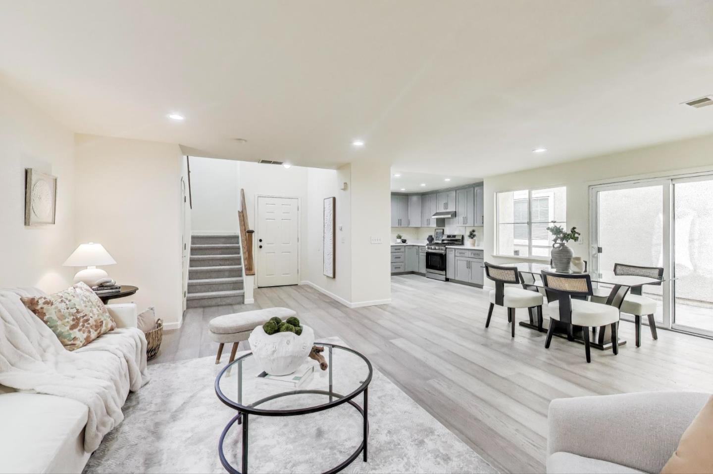 Detail Gallery Image 7 of 28 For 95 Olmsted Ct, Pittsburg,  CA 94565 - 5 Beds | 3 Baths