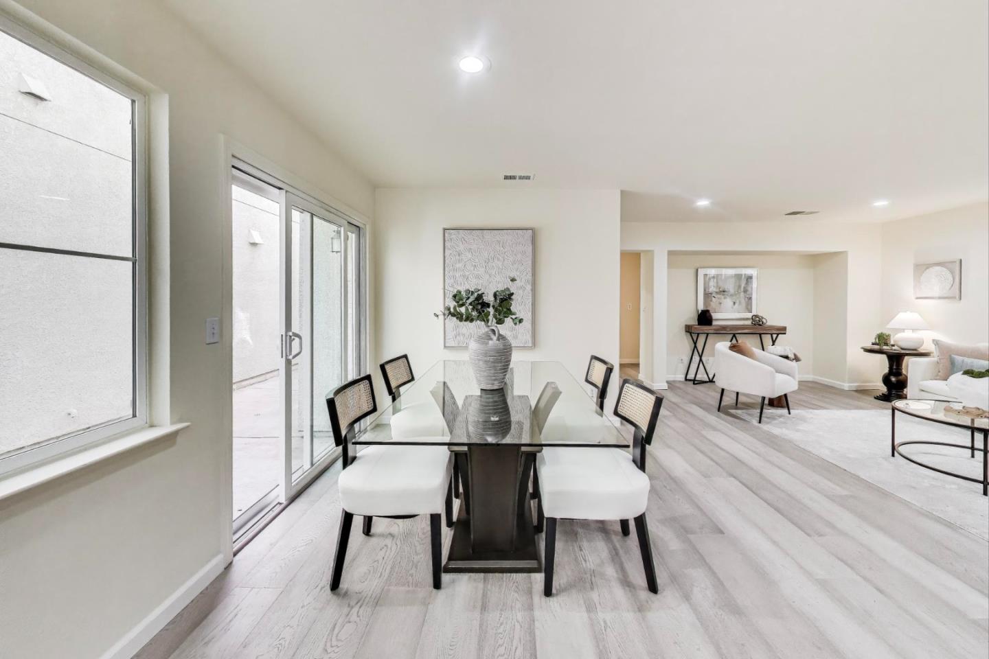 Detail Gallery Image 9 of 28 For 95 Olmsted Ct, Pittsburg,  CA 94565 - 5 Beds | 3 Baths