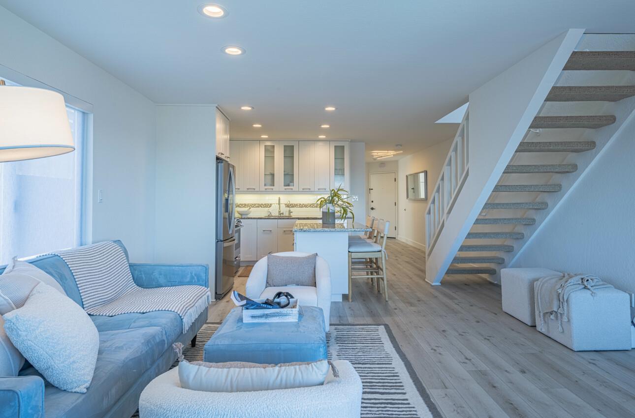 Detail Gallery Image 10 of 45 For 125 Surf Way #438,  Monterey,  CA 93940 - 2 Beds | 2 Baths