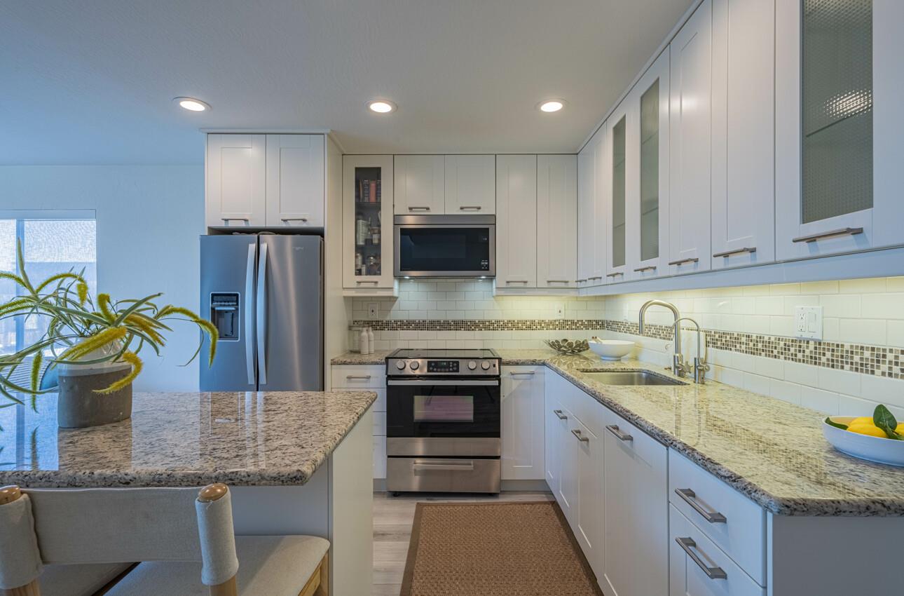 Detail Gallery Image 19 of 45 For 125 Surf Way #438,  Monterey,  CA 93940 - 2 Beds | 2 Baths
