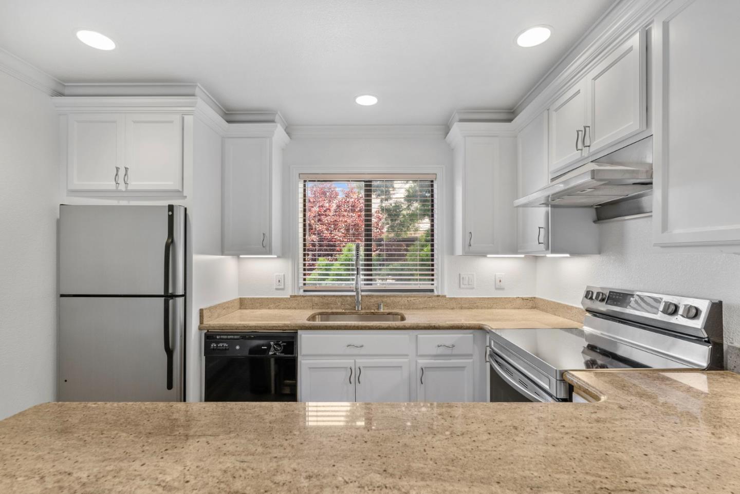 Detail Gallery Image 10 of 18 For 130 Cypress Pl, Sausalito,  CA 94965 - 1 Beds | 1 Baths