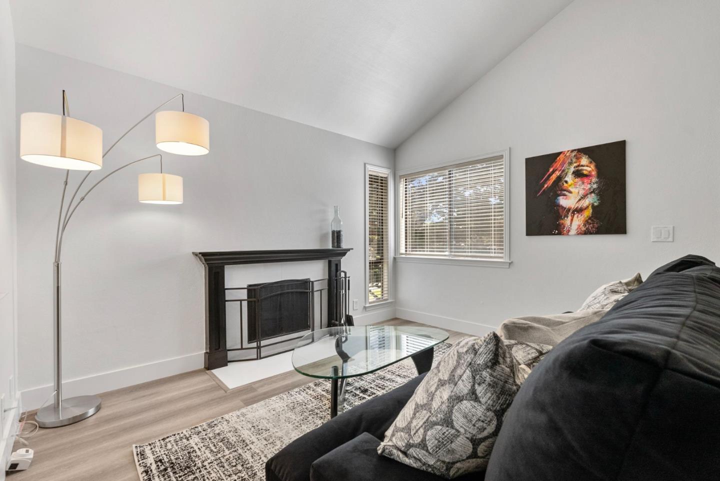 Detail Gallery Image 4 of 18 For 130 Cypress Pl, Sausalito,  CA 94965 - 1 Beds | 1 Baths
