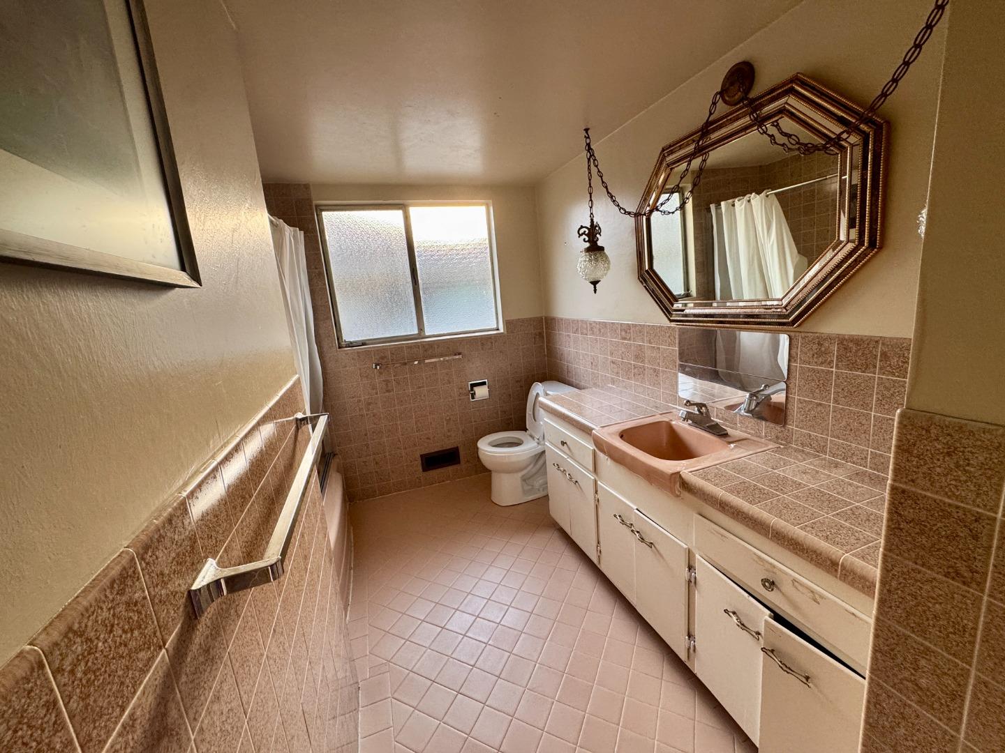 Detail Gallery Image 8 of 12 For 1708 Toledo Ave, Burlingame,  CA 94010 - 3 Beds | 2 Baths