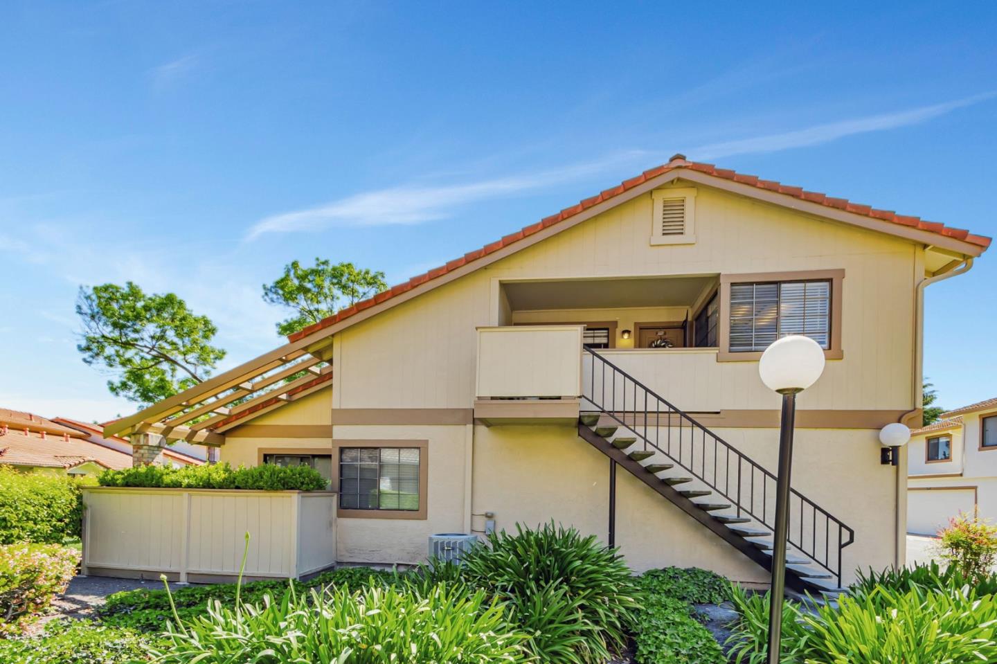 Detail Gallery Image 2 of 36 For 5360 Colony Park Cir, San Jose,  CA 95123 - 2 Beds | 1 Baths