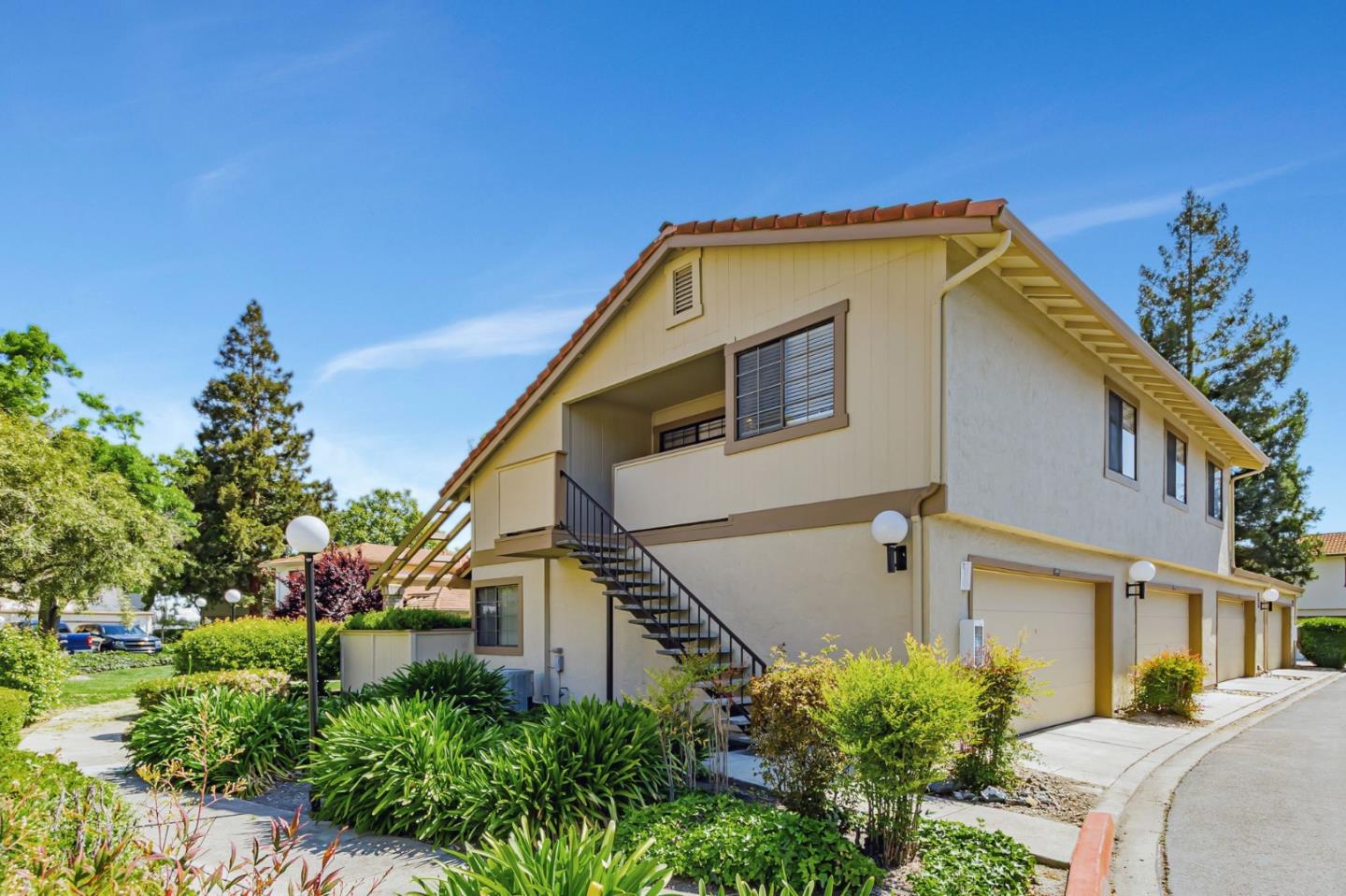 Detail Gallery Image 3 of 36 For 5360 Colony Park Cir, San Jose,  CA 95123 - 2 Beds | 1 Baths