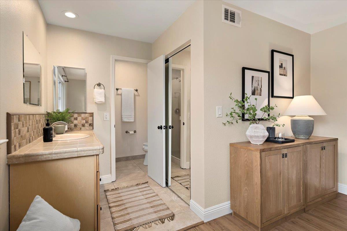 Detail Gallery Image 10 of 19 For 409 Sautner Dr, San Jose,  CA 95123 - 4 Beds | 2 Baths