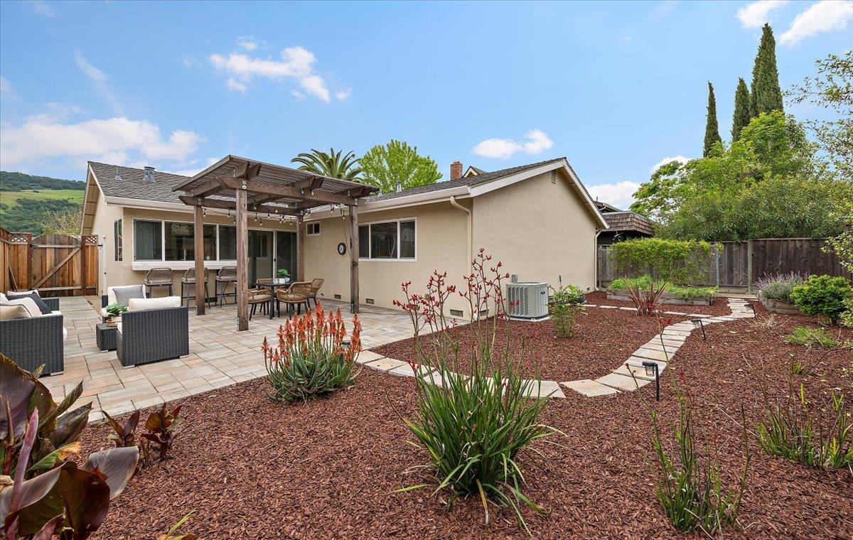 Detail Gallery Image 17 of 19 For 409 Sautner Dr, San Jose,  CA 95123 - 4 Beds | 2 Baths