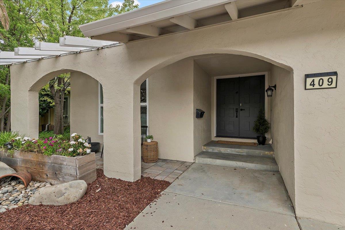 Detail Gallery Image 2 of 19 For 409 Sautner Dr, San Jose,  CA 95123 - 4 Beds | 2 Baths