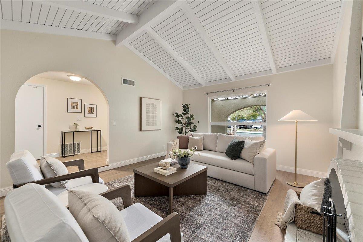 Detail Gallery Image 3 of 19 For 409 Sautner Dr, San Jose,  CA 95123 - 4 Beds | 2 Baths