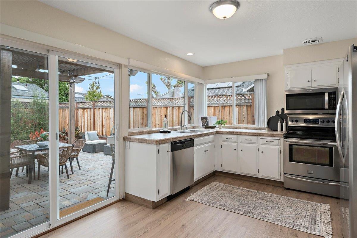 Detail Gallery Image 7 of 19 For 409 Sautner Dr, San Jose,  CA 95123 - 4 Beds | 2 Baths