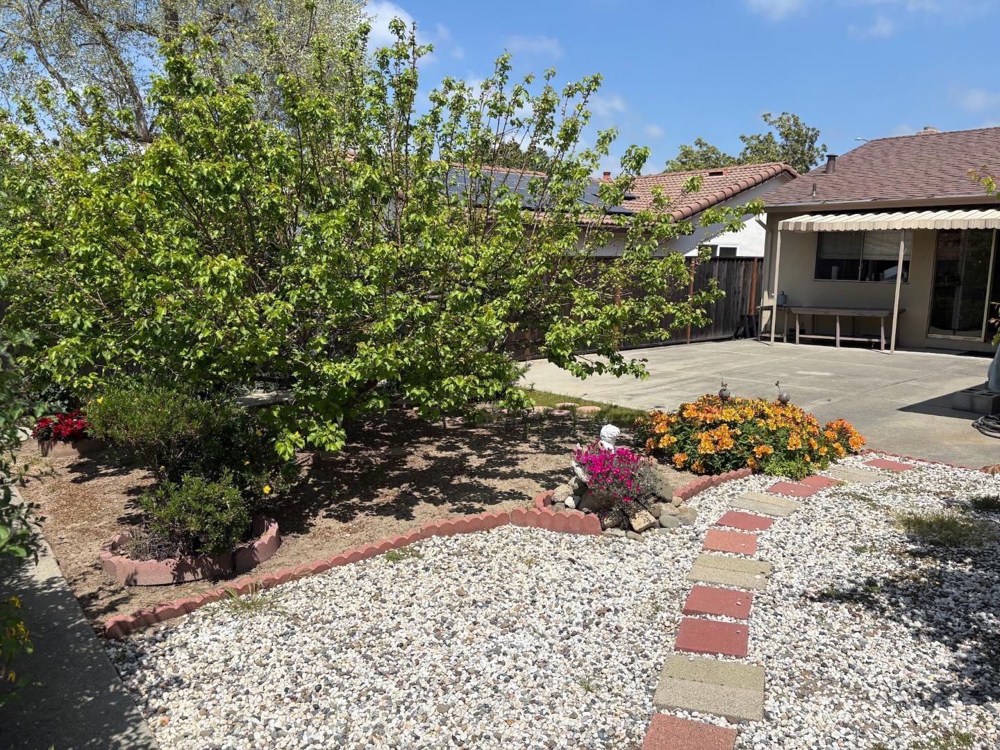 Detail Gallery Image 2 of 16 For 1061 Fairbrook Ct, San Jose,  CA 95132 - 4 Beds | 2 Baths