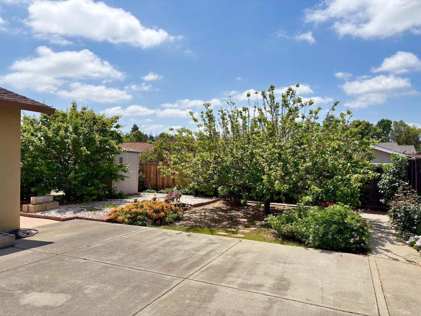 Detail Gallery Image 4 of 16 For 1061 Fairbrook Ct, San Jose,  CA 95132 - 4 Beds | 2 Baths