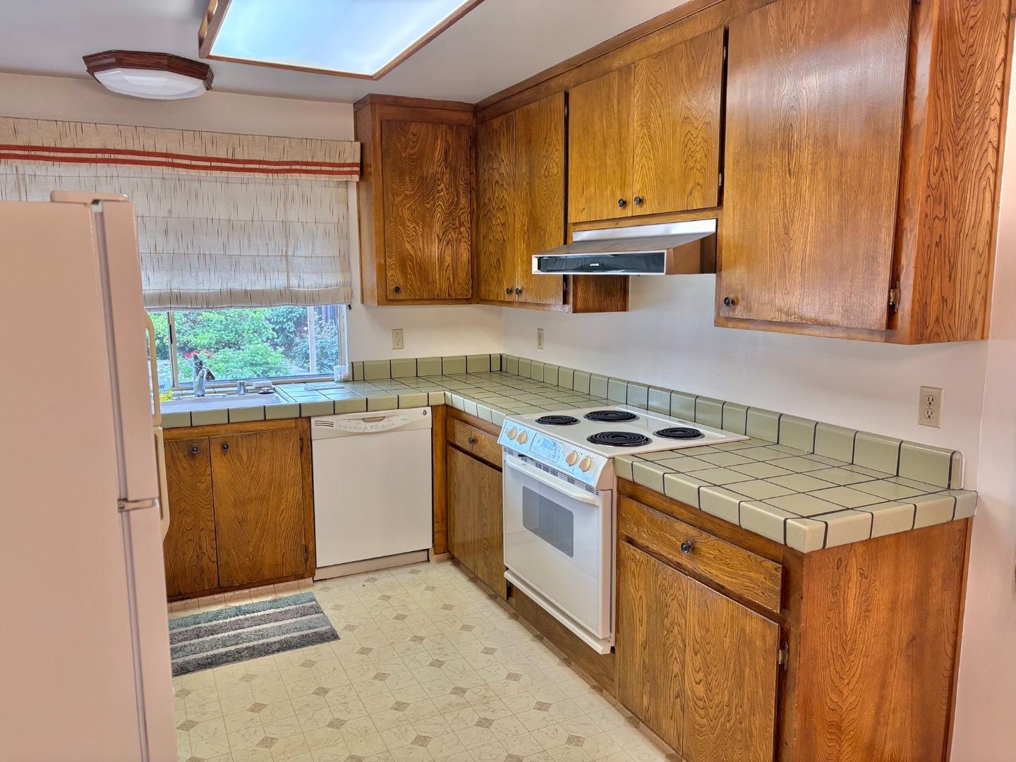 Detail Gallery Image 6 of 16 For 1061 Fairbrook Ct, San Jose,  CA 95132 - 4 Beds | 2 Baths