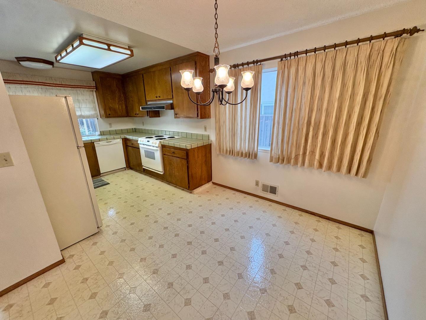 Detail Gallery Image 9 of 16 For 1061 Fairbrook Ct, San Jose,  CA 95132 - 4 Beds | 2 Baths