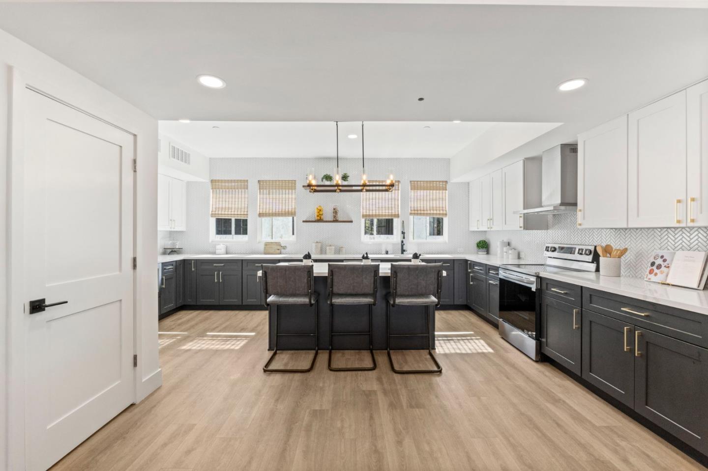 Detail Gallery Image 1 of 45 For 586 Compton Ter, Sunnyvale,  CA 94085 - 3 Beds | 3/1 Baths