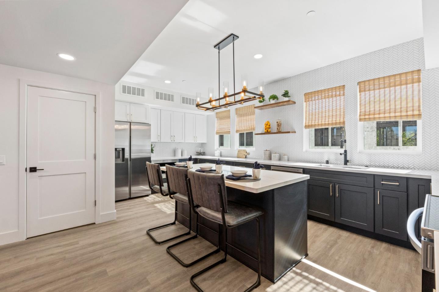 Detail Gallery Image 14 of 45 For 586 Compton Ter, Sunnyvale,  CA 94085 - 3 Beds | 3/1 Baths