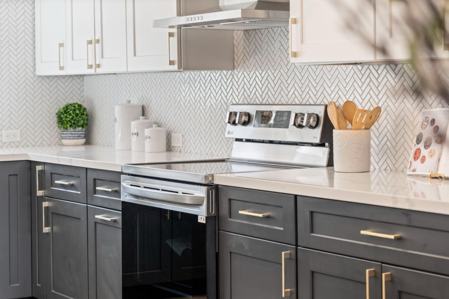 Detail Gallery Image 18 of 45 For 586 Compton Ter, Sunnyvale,  CA 94085 - 3 Beds | 3/1 Baths