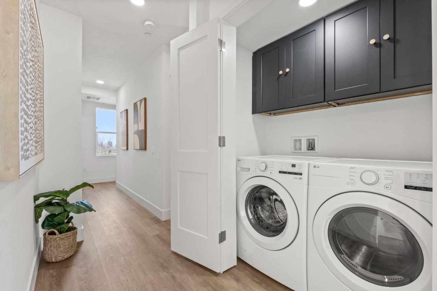 Detail Gallery Image 37 of 45 For 586 Compton Ter, Sunnyvale,  CA 94085 - 3 Beds | 3/1 Baths