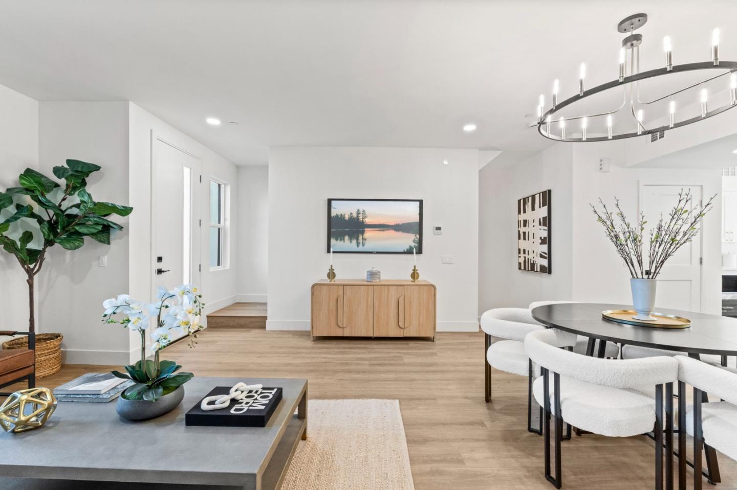 Detail Gallery Image 8 of 45 For 586 Compton Ter, Sunnyvale,  CA 94085 - 3 Beds | 3/1 Baths