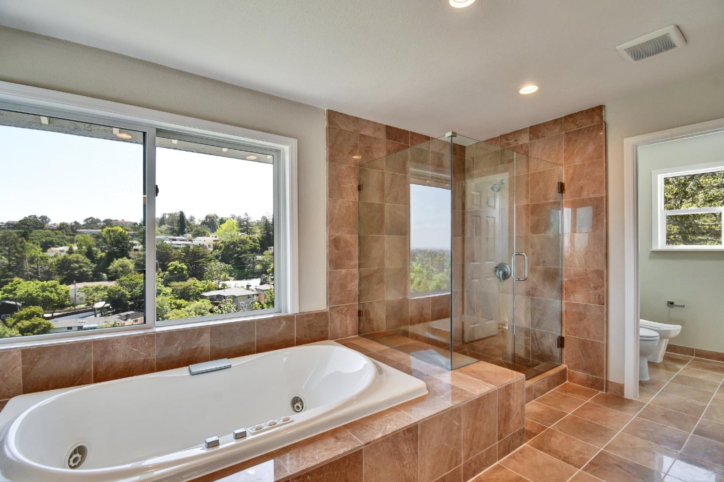 Detail Gallery Image 10 of 32 For 135 Newton Dr, Burlingame,  CA 94010 - 5 Beds | 5/1 Baths