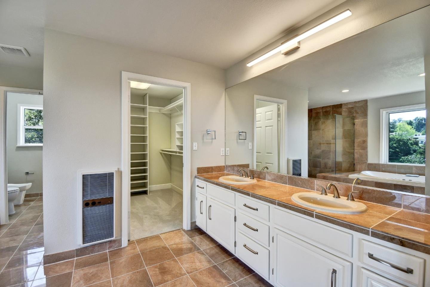 Detail Gallery Image 11 of 32 For 135 Newton Dr, Burlingame,  CA 94010 - 5 Beds | 5/1 Baths