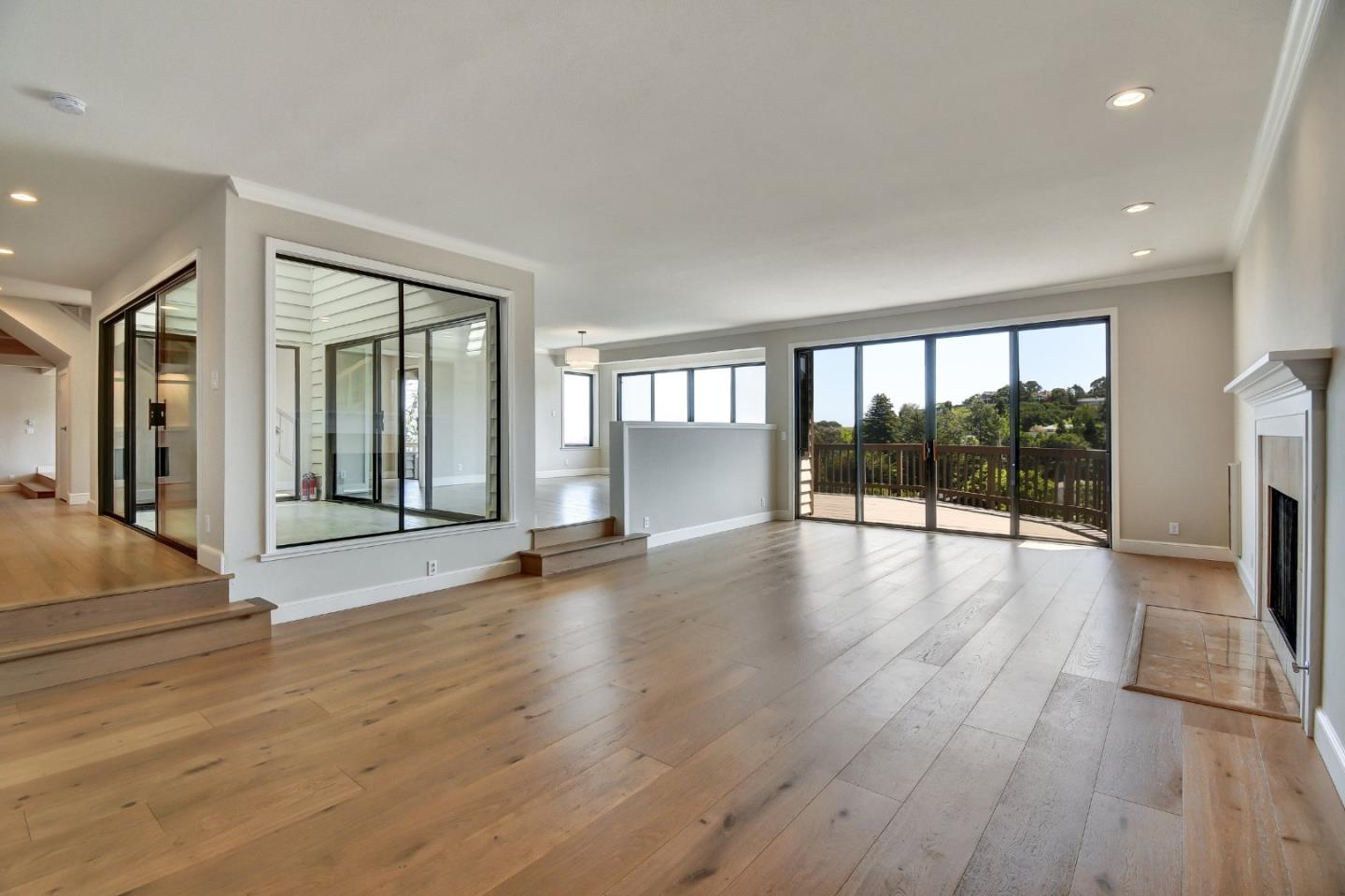 Detail Gallery Image 12 of 32 For 135 Newton Dr, Burlingame,  CA 94010 - 5 Beds | 5/1 Baths