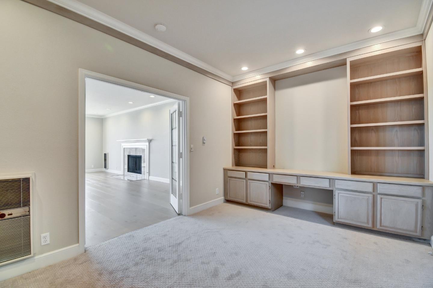 Detail Gallery Image 14 of 32 For 135 Newton Dr, Burlingame,  CA 94010 - 5 Beds | 5/1 Baths