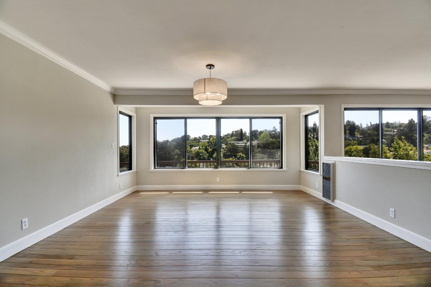 Detail Gallery Image 16 of 32 For 135 Newton Dr, Burlingame,  CA 94010 - 5 Beds | 5/1 Baths