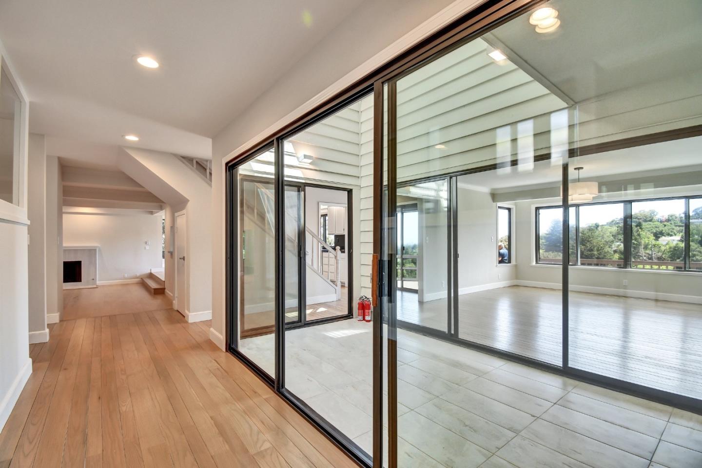 Detail Gallery Image 18 of 32 For 135 Newton Dr, Burlingame,  CA 94010 - 5 Beds | 5/1 Baths