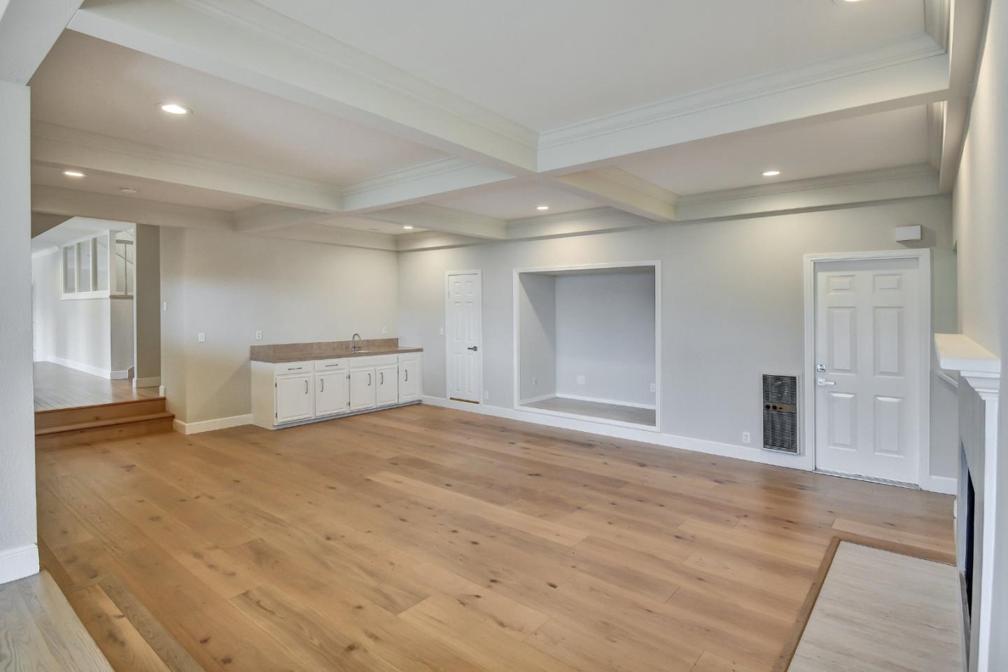 Detail Gallery Image 20 of 32 For 135 Newton Dr, Burlingame,  CA 94010 - 5 Beds | 5/1 Baths