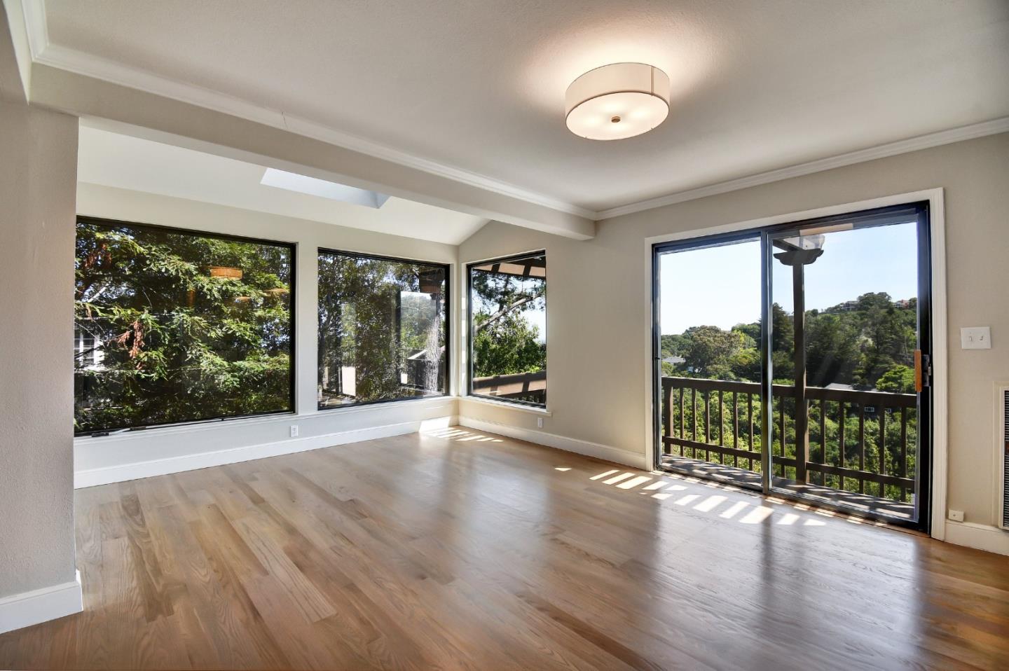 Detail Gallery Image 24 of 32 For 135 Newton Dr, Burlingame,  CA 94010 - 5 Beds | 5/1 Baths