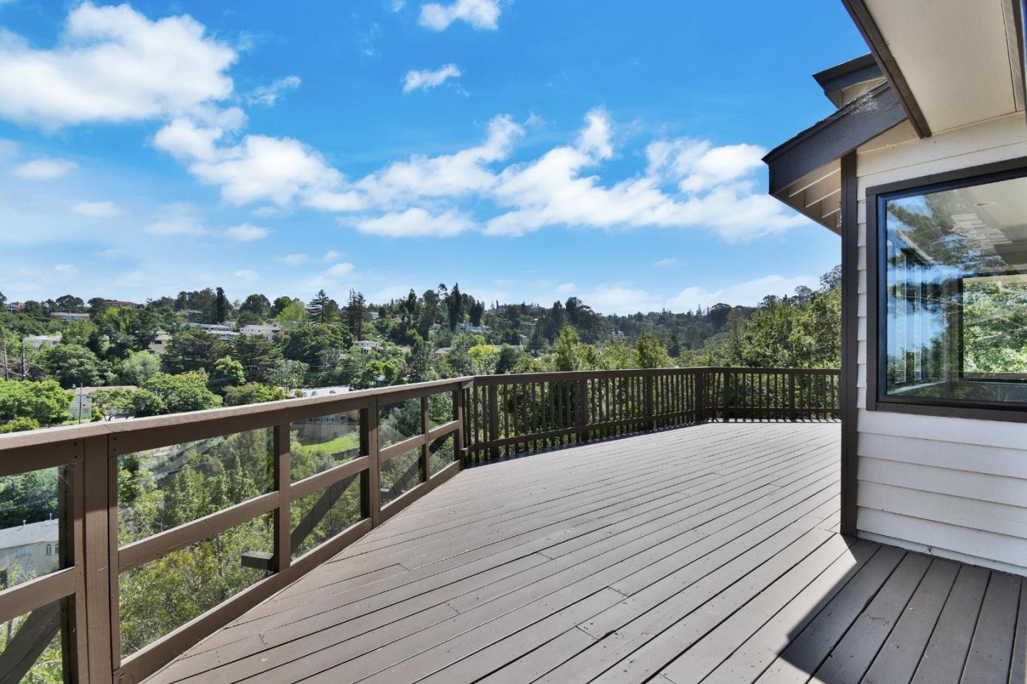 Detail Gallery Image 28 of 32 For 135 Newton Dr, Burlingame,  CA 94010 - 5 Beds | 5/1 Baths