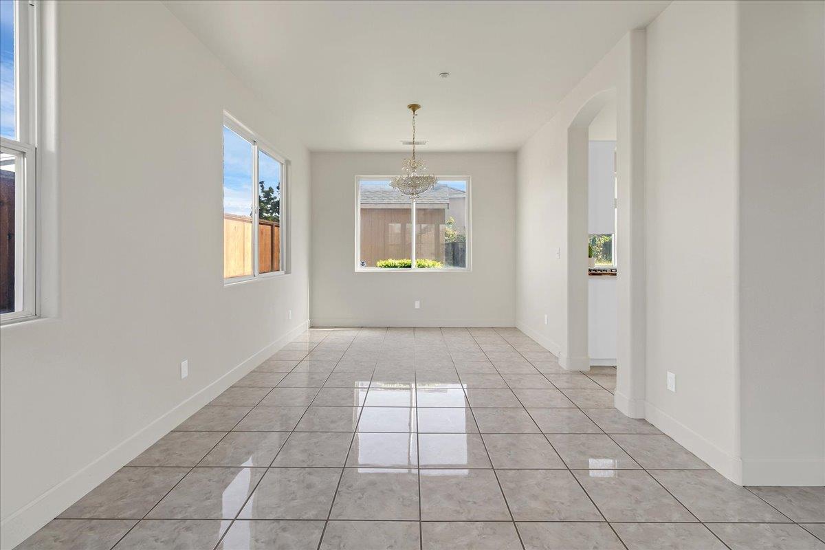 Detail Gallery Image 10 of 49 For 1854 Cromwell Dr, Salinas,  CA 93906 - 5 Beds | 3 Baths