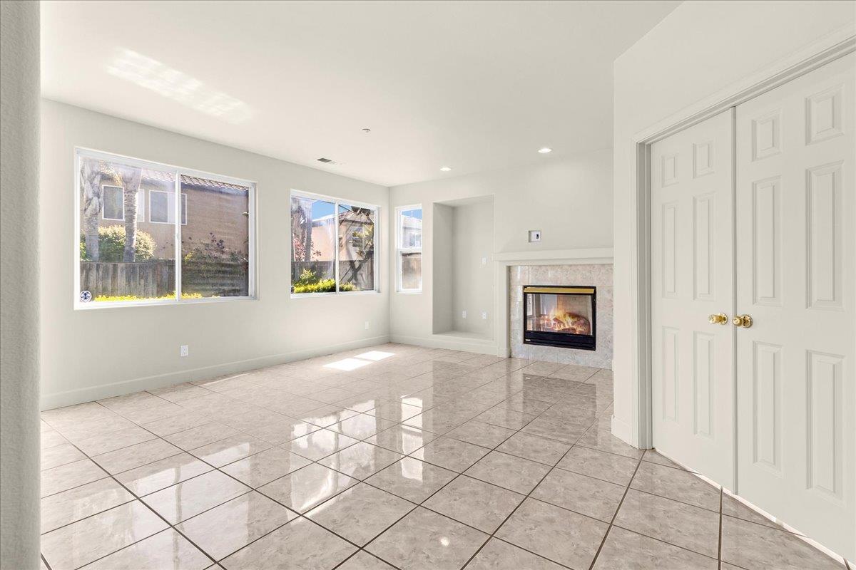 Detail Gallery Image 12 of 49 For 1854 Cromwell Dr, Salinas,  CA 93906 - 5 Beds | 3 Baths