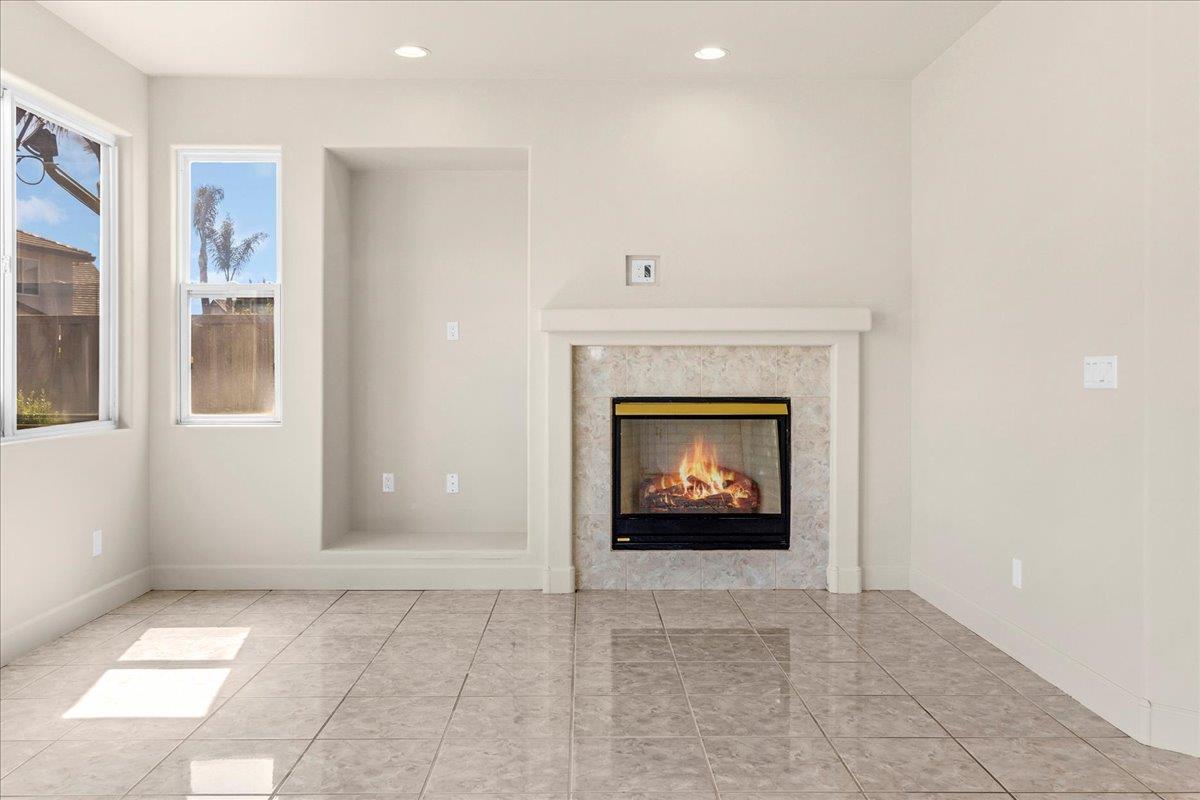 Detail Gallery Image 13 of 49 For 1854 Cromwell Dr, Salinas,  CA 93906 - 5 Beds | 3 Baths