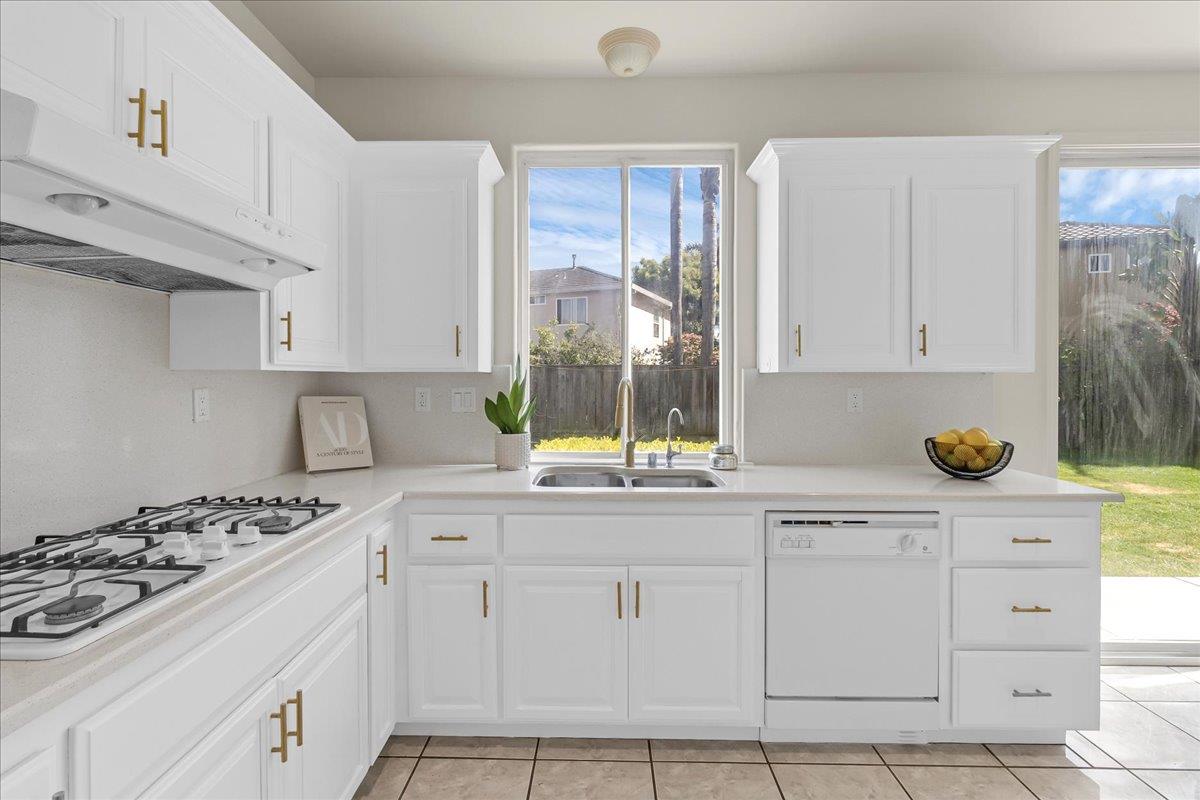 Detail Gallery Image 17 of 49 For 1854 Cromwell Dr, Salinas,  CA 93906 - 5 Beds | 3 Baths
