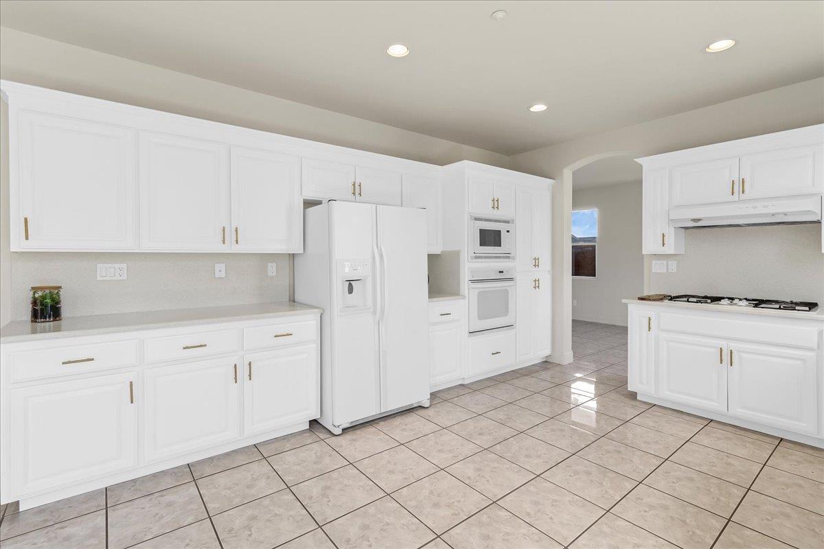 Detail Gallery Image 18 of 49 For 1854 Cromwell Dr, Salinas,  CA 93906 - 5 Beds | 3 Baths