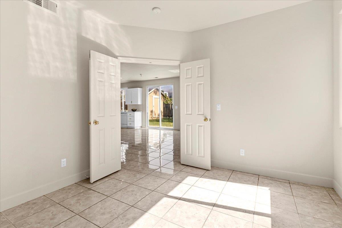 Detail Gallery Image 19 of 49 For 1854 Cromwell Dr, Salinas,  CA 93906 - 5 Beds | 3 Baths