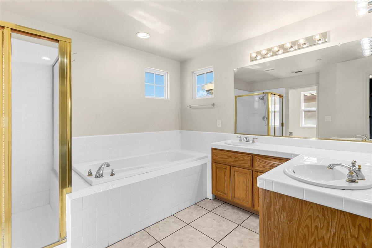 Detail Gallery Image 29 of 49 For 1854 Cromwell Dr, Salinas,  CA 93906 - 5 Beds | 3 Baths