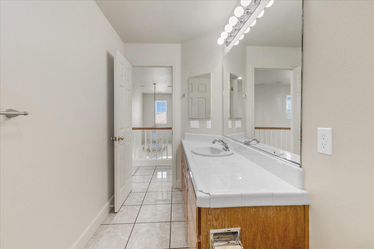 Detail Gallery Image 33 of 49 For 1854 Cromwell Dr, Salinas,  CA 93906 - 5 Beds | 3 Baths