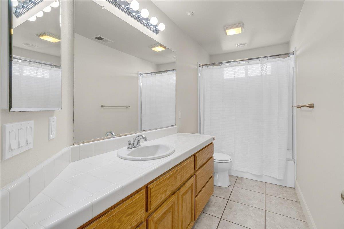 Detail Gallery Image 34 of 49 For 1854 Cromwell Dr, Salinas,  CA 93906 - 5 Beds | 3 Baths