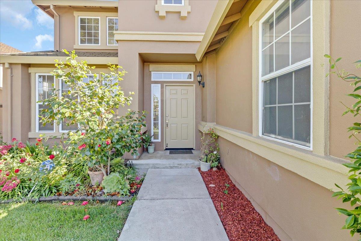 Detail Gallery Image 5 of 49 For 1854 Cromwell Dr, Salinas,  CA 93906 - 5 Beds | 3 Baths