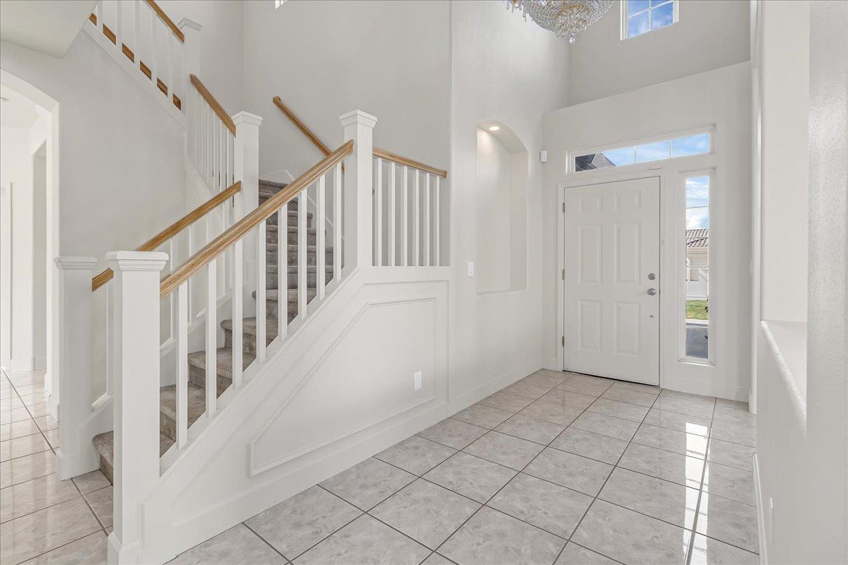 Detail Gallery Image 6 of 49 For 1854 Cromwell Dr, Salinas,  CA 93906 - 5 Beds | 3 Baths