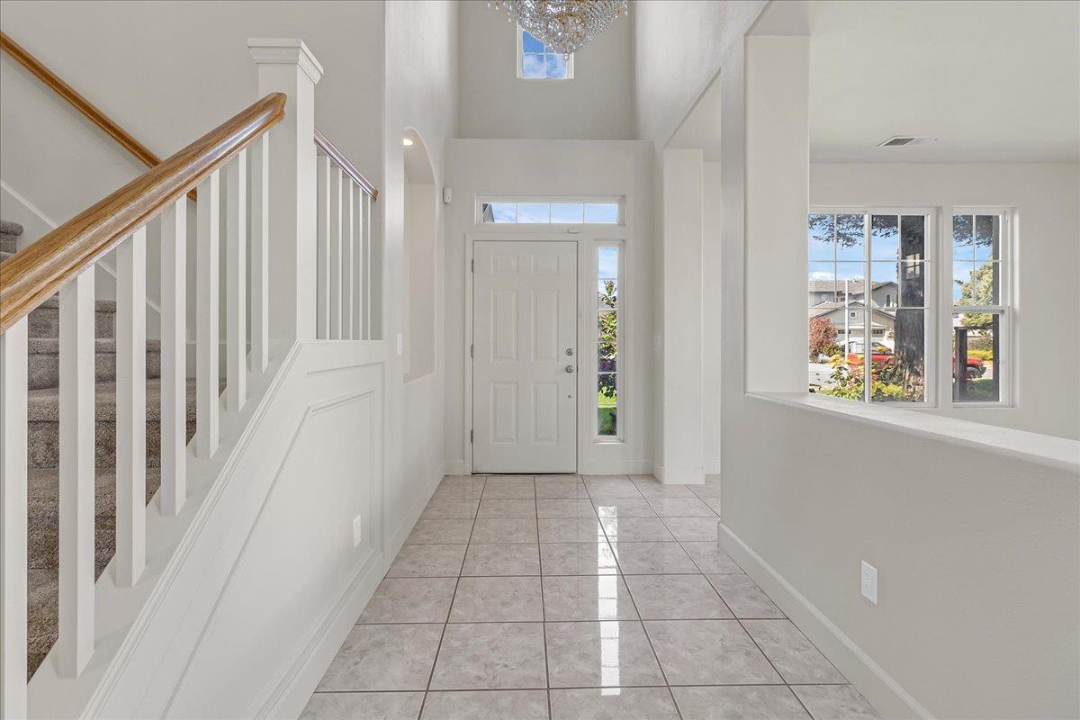 Detail Gallery Image 7 of 49 For 1854 Cromwell Dr, Salinas,  CA 93906 - 5 Beds | 3 Baths