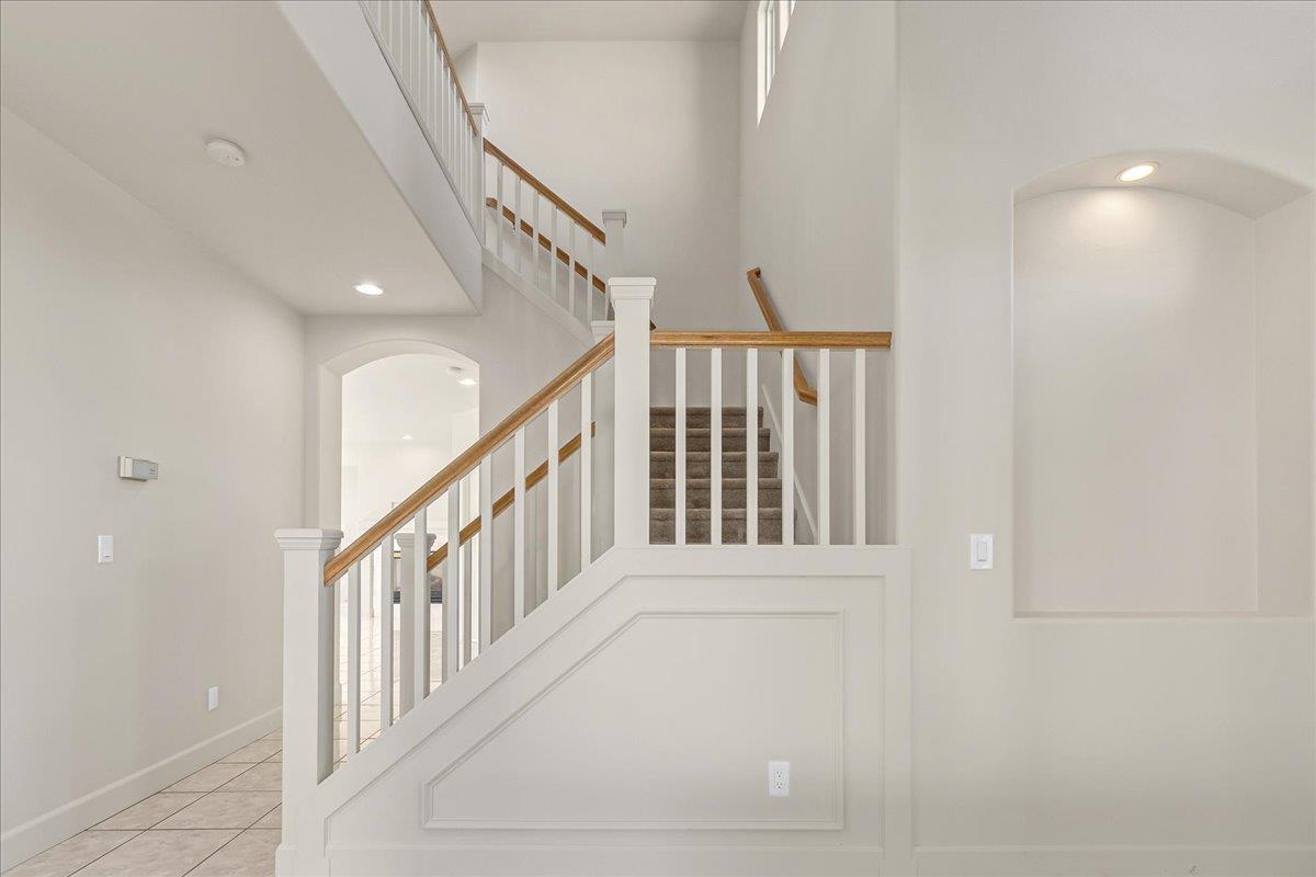 Detail Gallery Image 8 of 49 For 1854 Cromwell Dr, Salinas,  CA 93906 - 5 Beds | 3 Baths