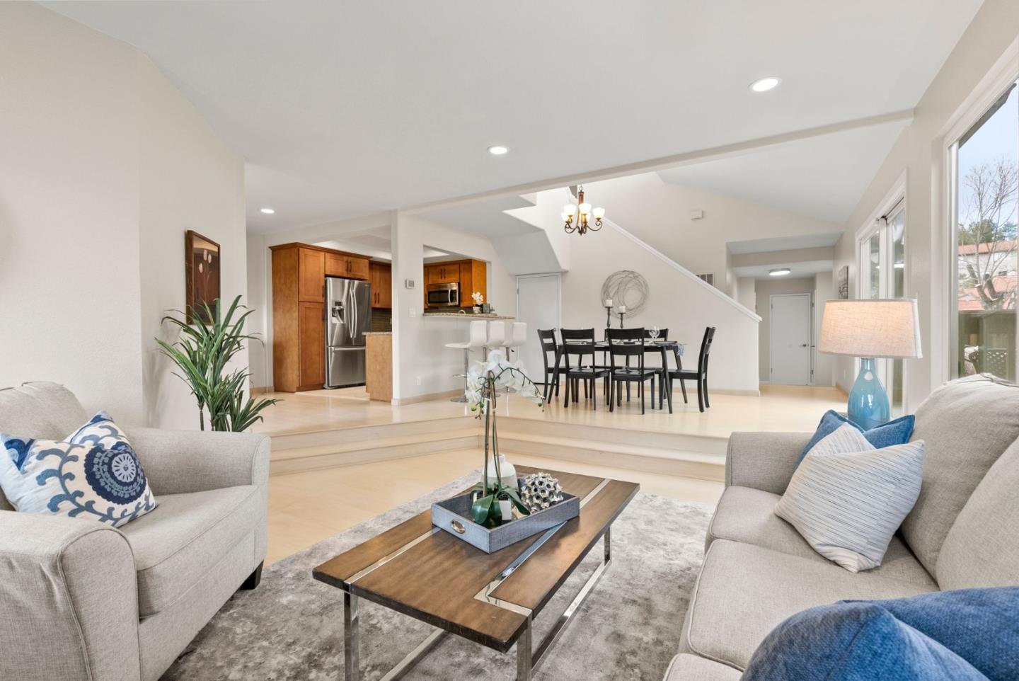 Detail Gallery Image 12 of 36 For 436 E Branham Ln, San Jose,  CA 95111 - 3 Beds | 2/1 Baths