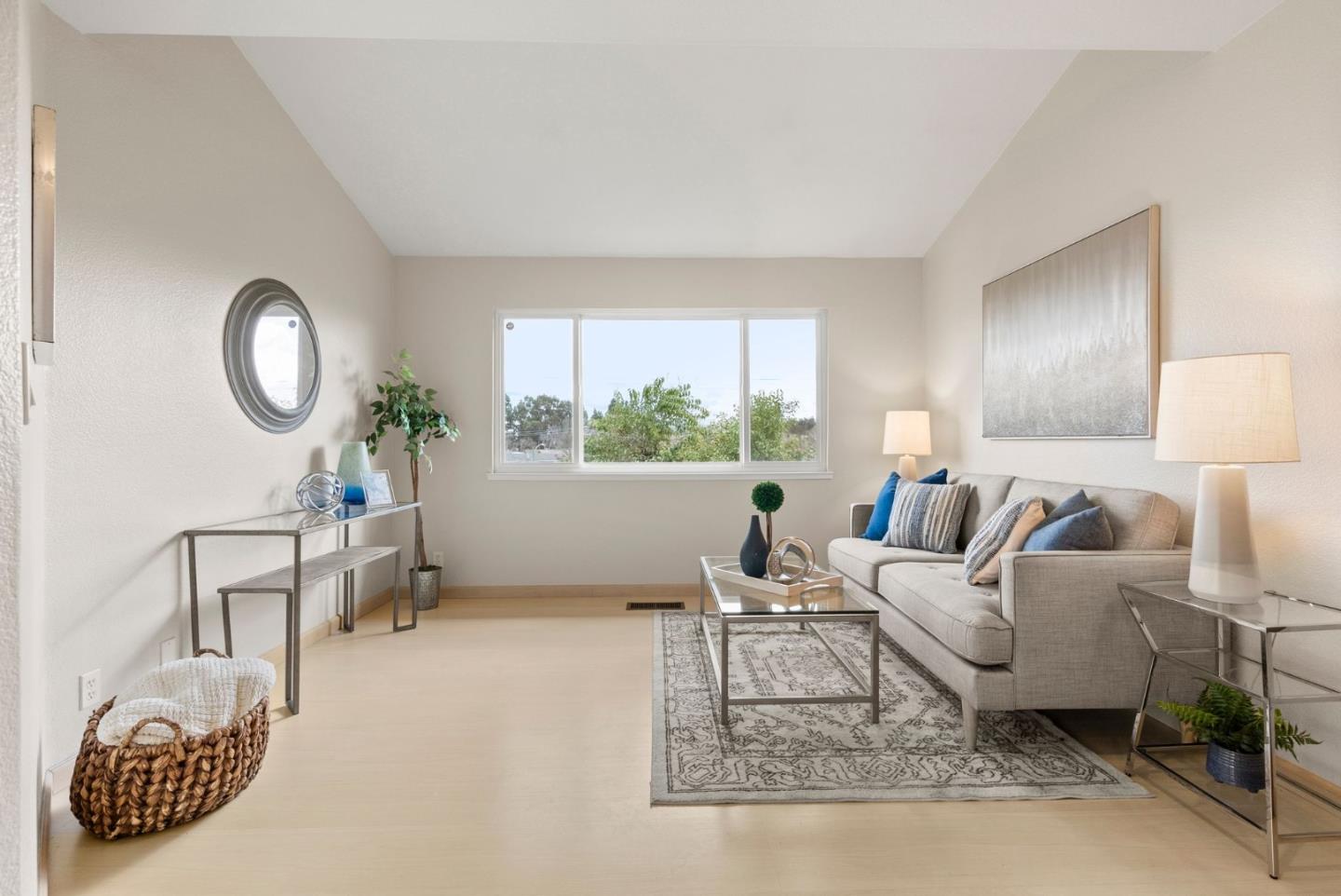 Detail Gallery Image 13 of 36 For 436 E Branham Ln, San Jose,  CA 95111 - 3 Beds | 2/1 Baths